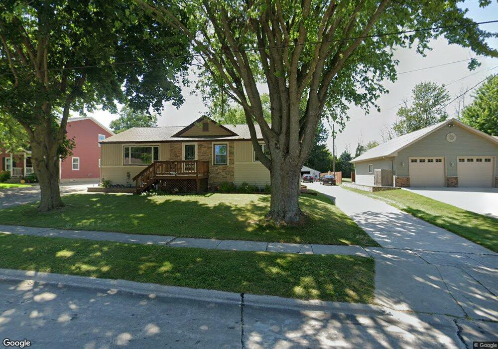 1138 S 39th St, Manitowoc, WI 54220 - photo 1