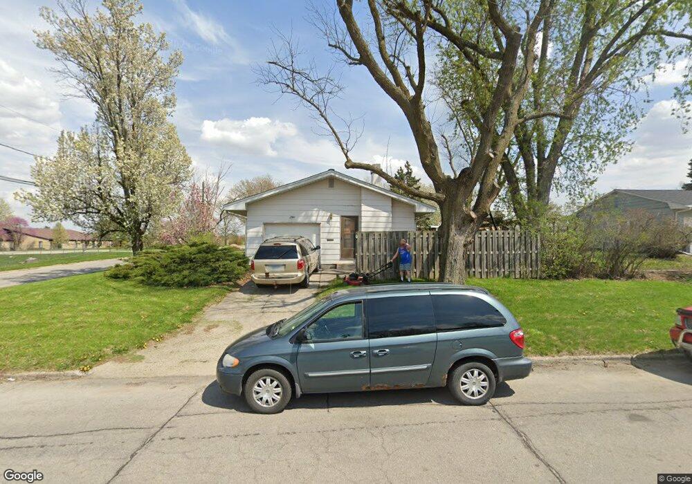 1401 S 9th Ave E, Newton, IA 50208 - photo 1