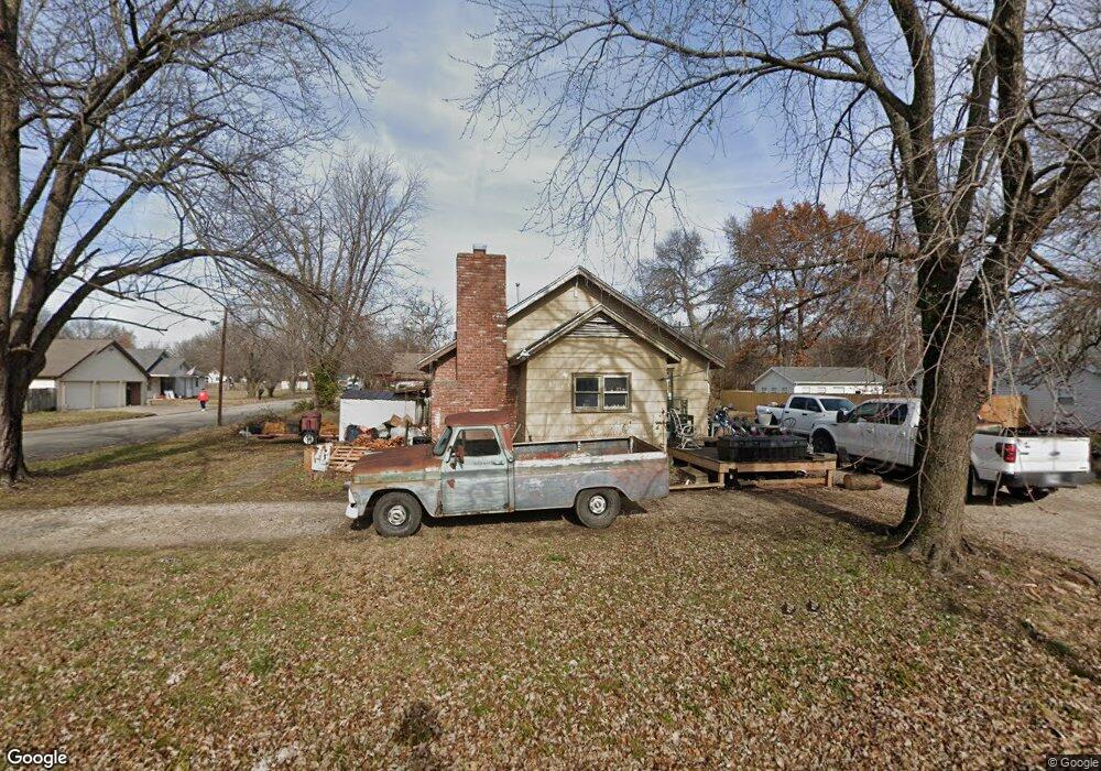 1331 Thornton Ave, Parsons, KS 67357 - photo 1