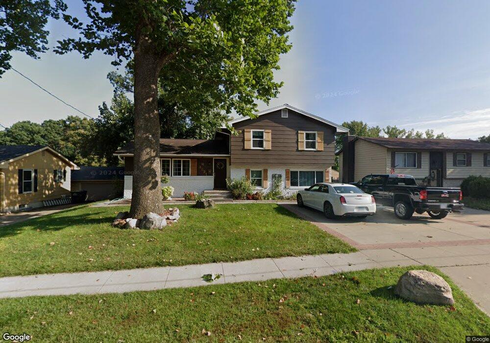 3821 Hillcrest Dr, Des Moines, IA 50310 - photo 1