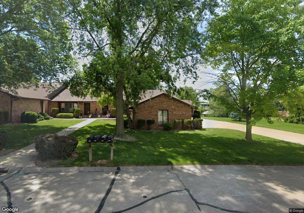 2527 E 51st St, Davenport, IA 52807 - photo 1