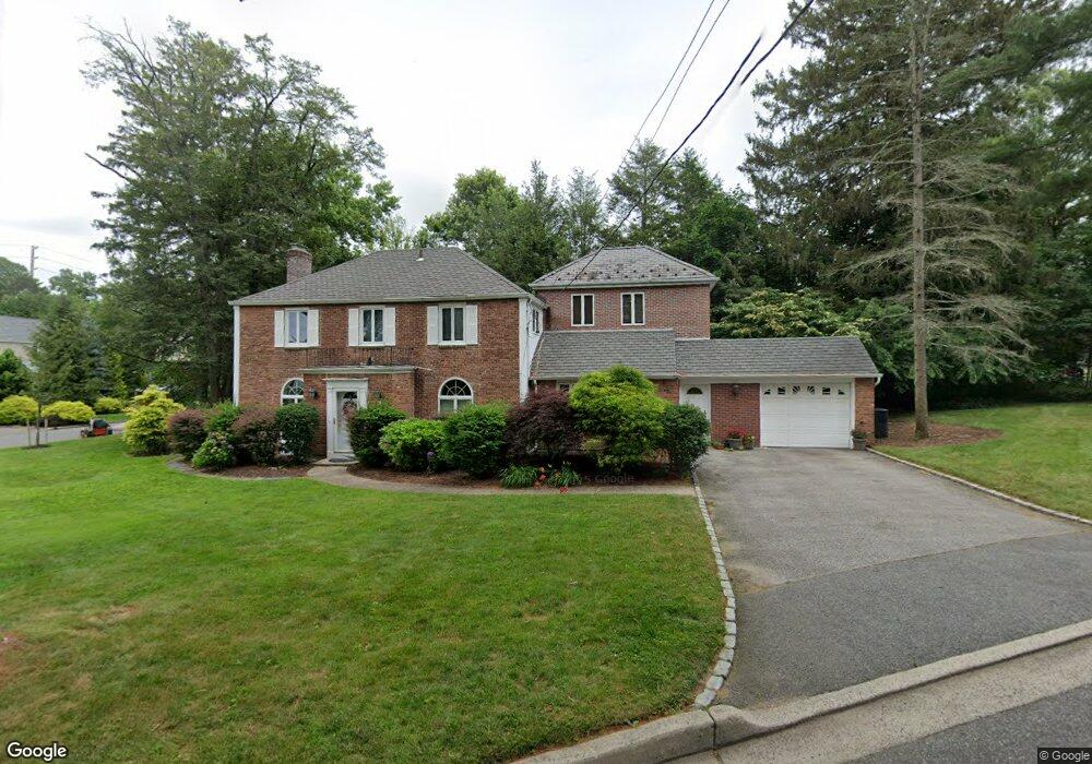 9 Short Dr, Manhasset, NY 11030 - photo 1