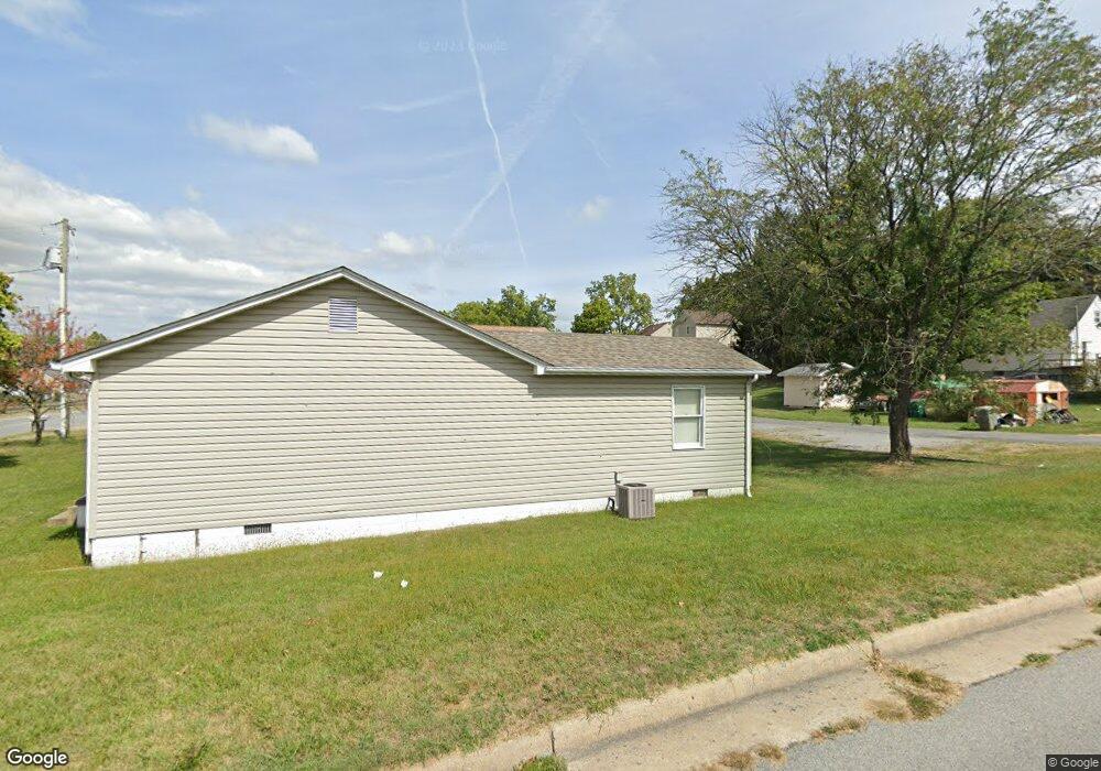 266 S Delphine Ave, Waynesboro, VA 22980 - photo 1