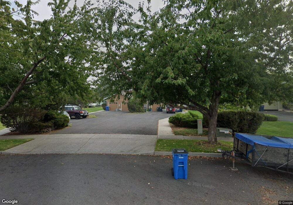 2035 NE Zachary Ct, Bend, OR 97701 - photo 1