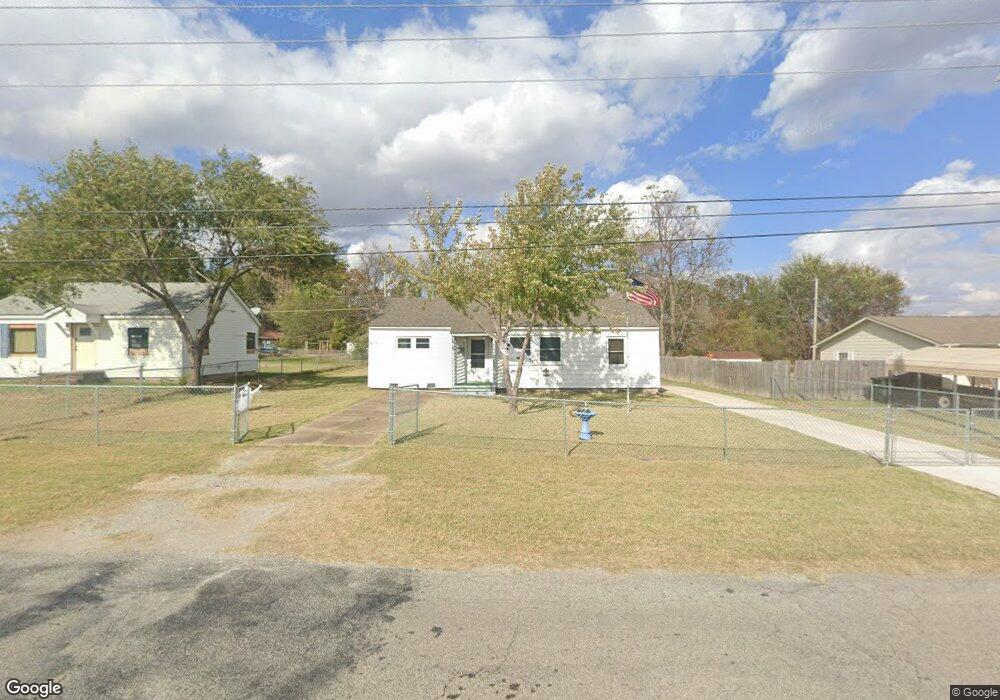 1205 E 20th St, Okmulgee, OK 74447 - photo 1
