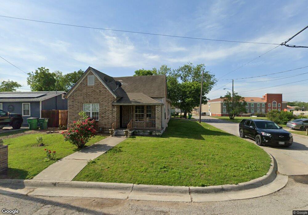 714 W Scott St, Gainesville, TX 76240 - photo 1