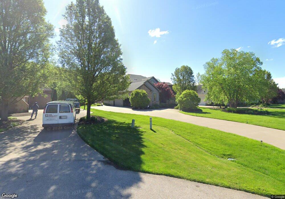 2039 N Meadow Cir, Akron, OH 44333 - photo 1