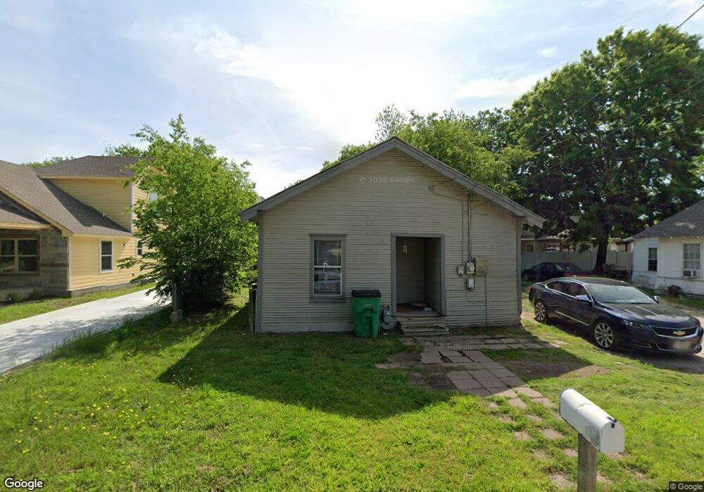 320 N Clements St, Gainesville, TX 76240 - photo 1