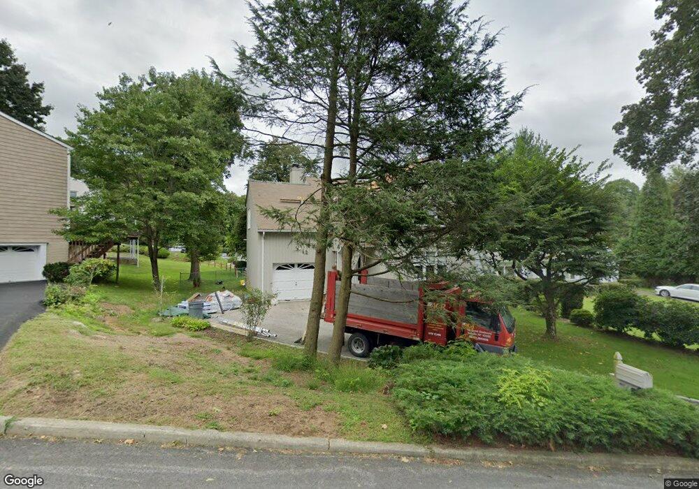 2 Holly Ridge Rd, Valhalla, NY 10595 - photo 1