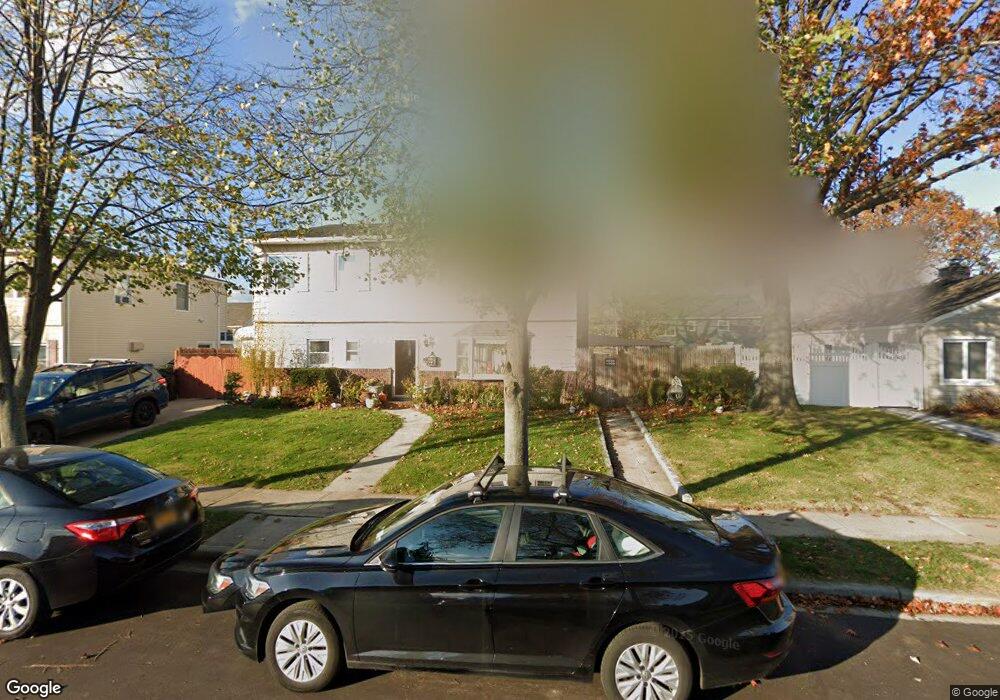 533 Rebecca Ln, Oceanside, NY 11572 - photo 1