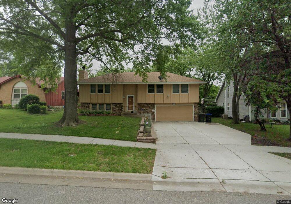 3729 SW 34th St, Topeka, KS 66614 - photo 1