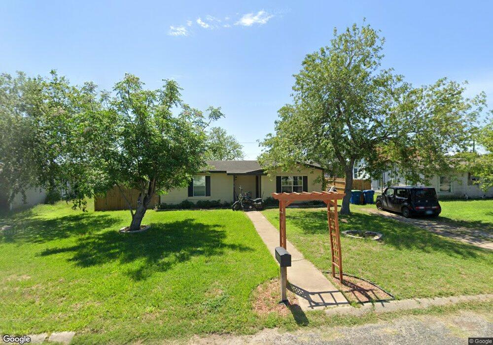 1414 E Corpus Christi St, Beeville, TX 78102 - photo 1