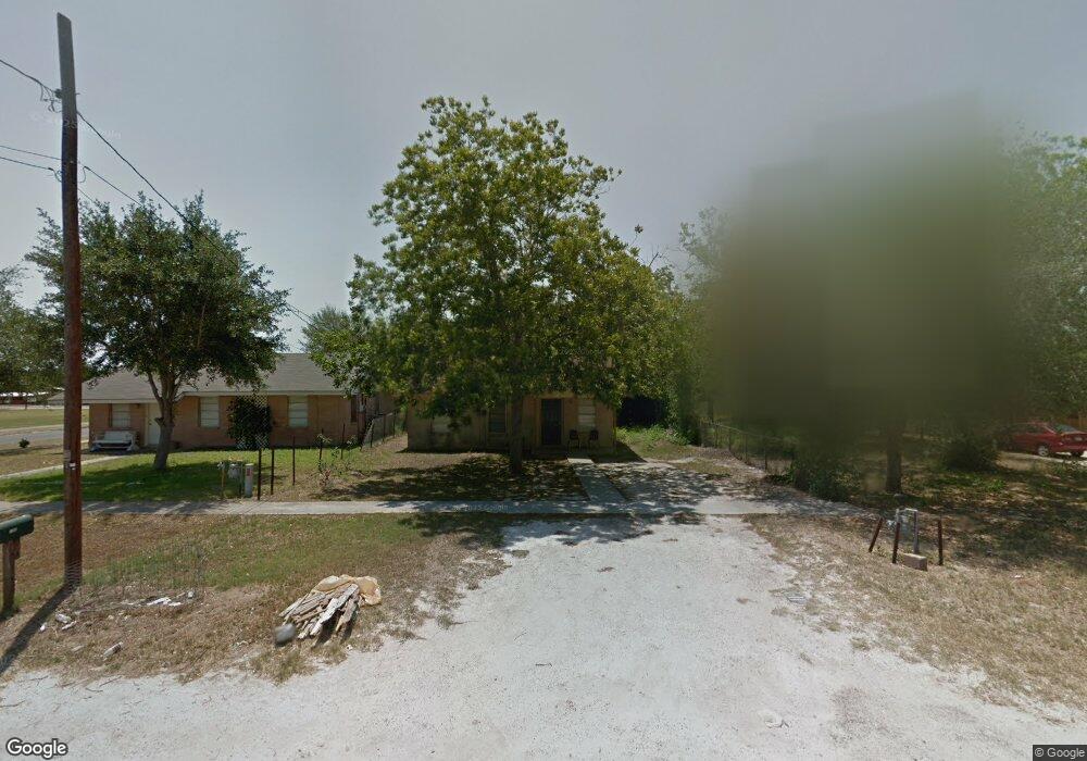 1103 W Hutchinson St, Beeville, TX 78102 - photo 1