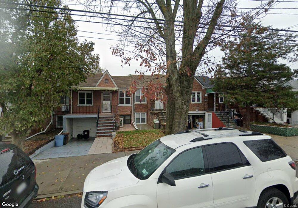 5735 163rd St, Fresh Meadows, NY 11365 - photo 1