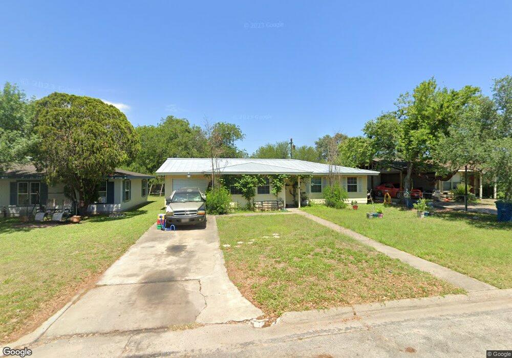 1205 E Randall St, Beeville, TX 78102 - photo 1