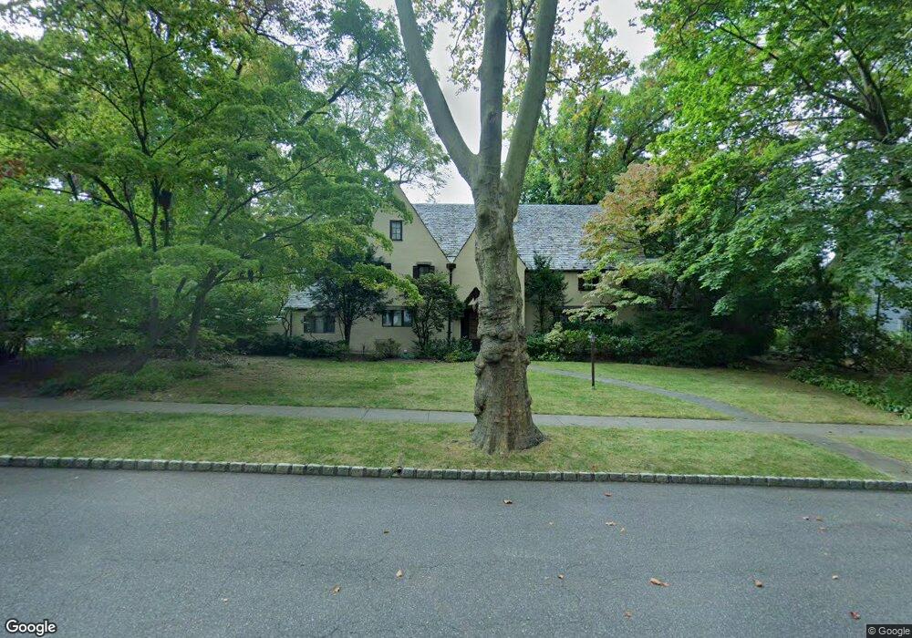 182 Hill Park Ave, Great Neck, NY 11021 - photo 1