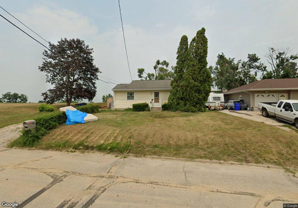 166 Outlook Dr SW, Cedar Rapids, IA 52404 - photo 1