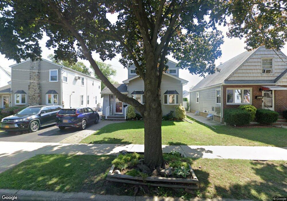 8525 260th St, Floral Park, NY 11001 - photo 1