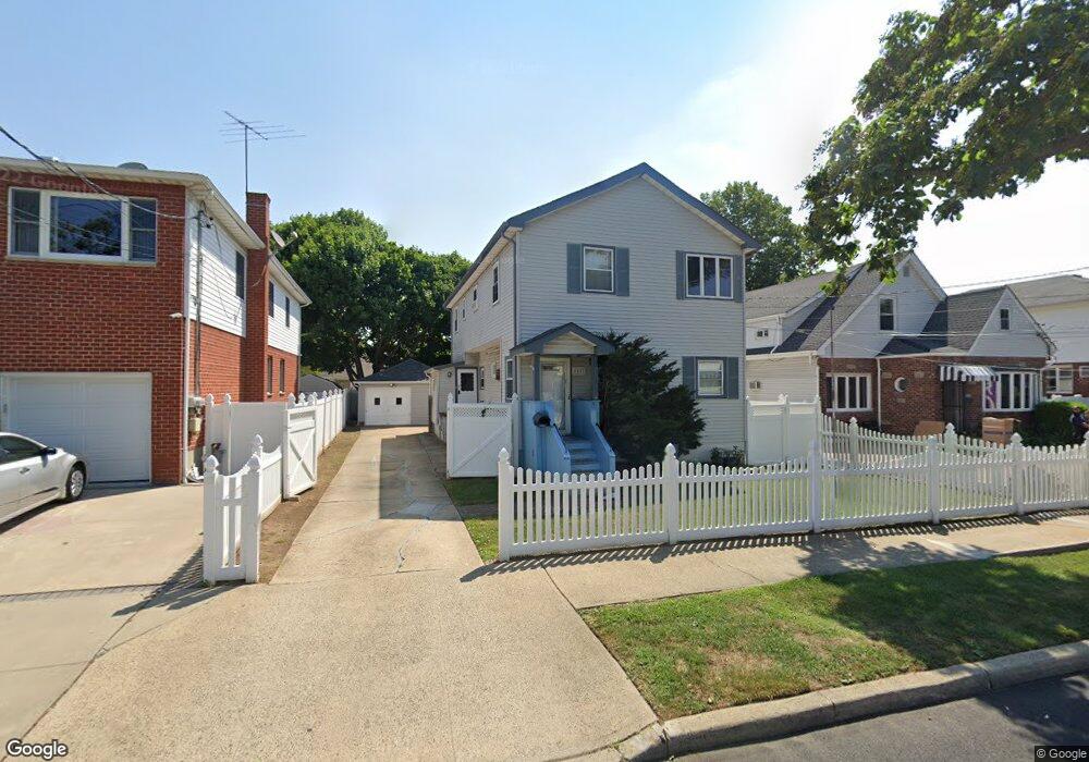 8537 262nd St, Floral Park, NY 11001 - photo 1