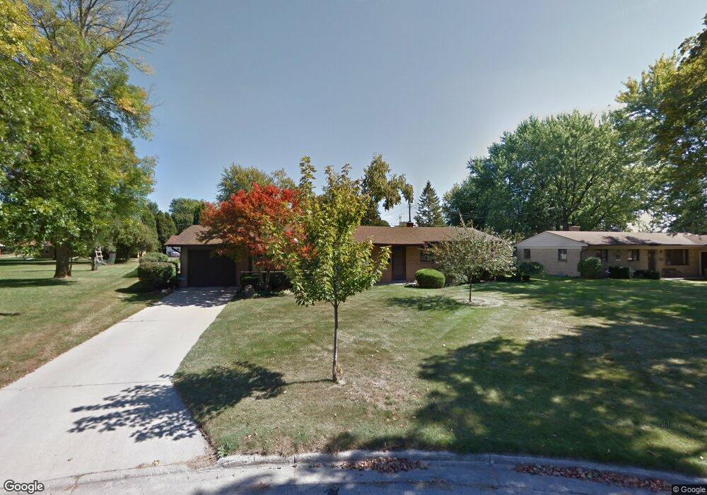 5 Ardussi Ct, Frankenmuth, MI 48734 - photo 1