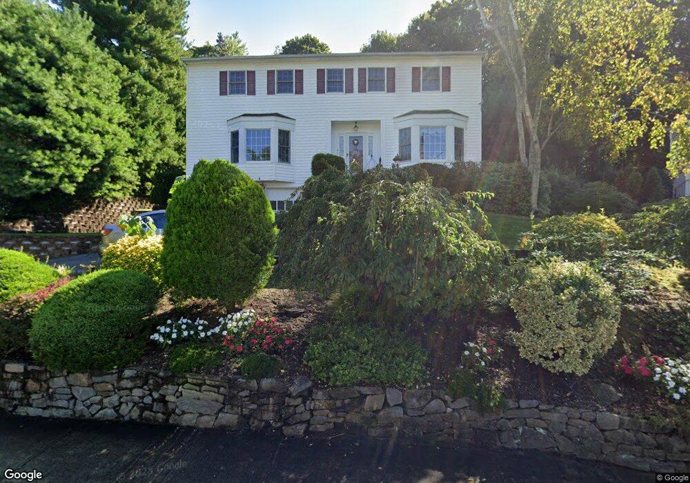 3 Bayview Cir, Manhasset, NY 11030 - photo 1