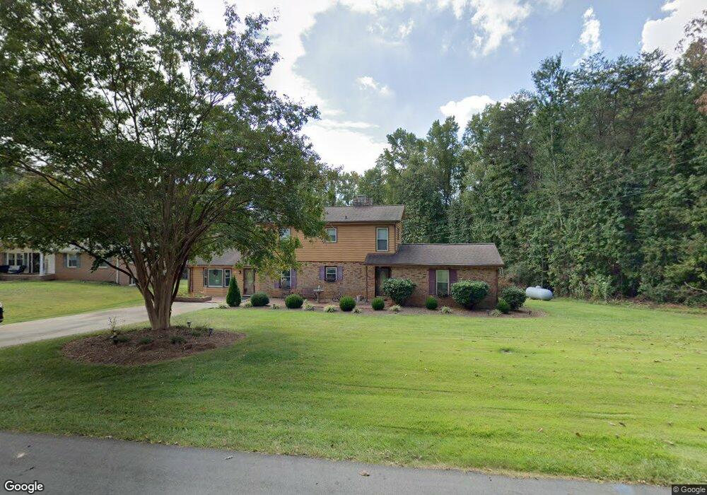 176 W Meadowview Dr, Statesville, NC 28625 - photo 1