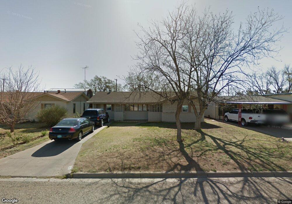 206 Zephyr St, Plainview, TX 79072 - photo 1
