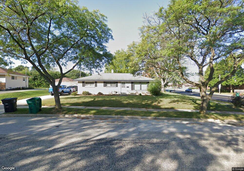 W151N8379 Thomas Dr, Menomonee Falls, WI 53051 - photo 1