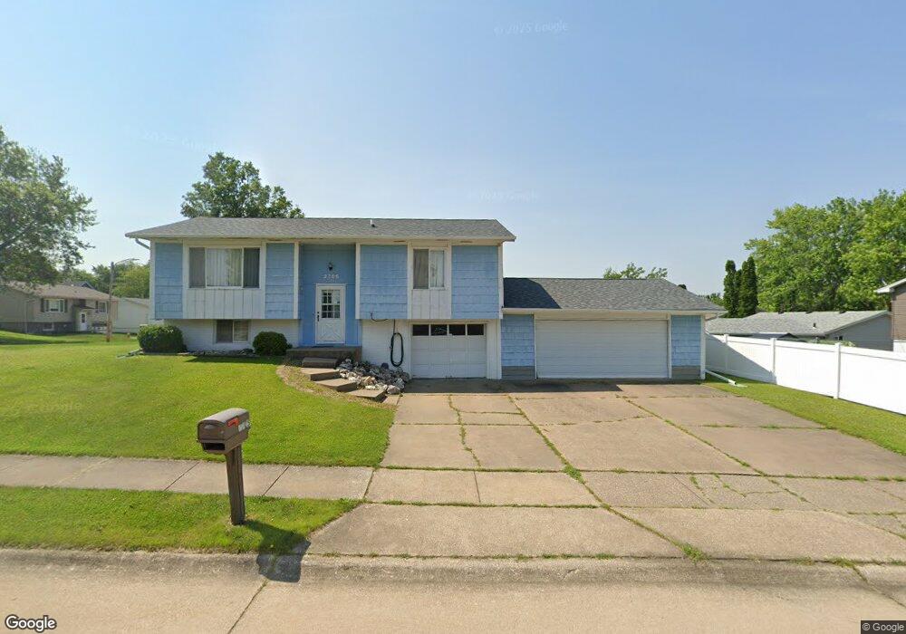 2705 W 61st St, Davenport, IA 52806 - photo 1