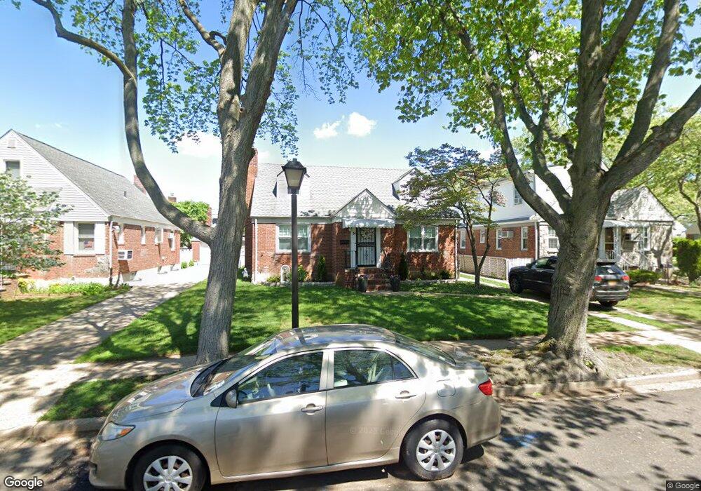 14 Maple Ct, New Hyde Park, NY 11040 - photo 1