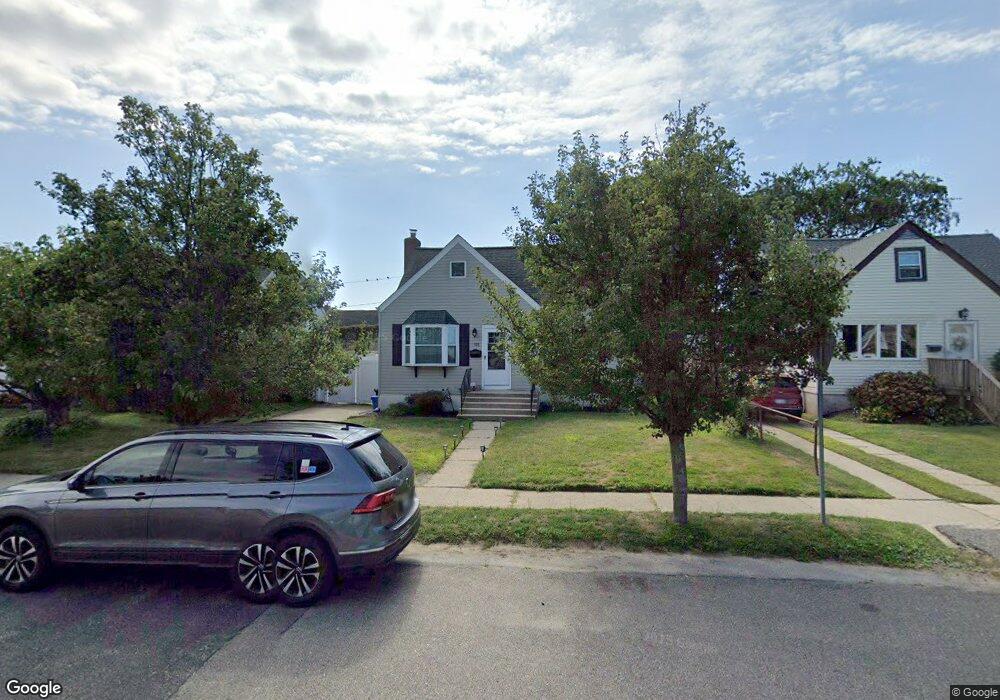 115 Venetian Blvd, Lindenhurst, NY 11757 - photo 1