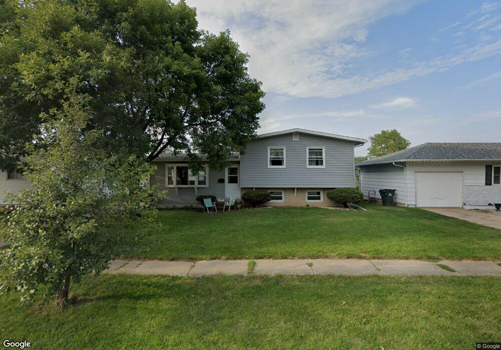 4620 Midway Dr NW, Cedar Rapids, IA 52405 - photo 1