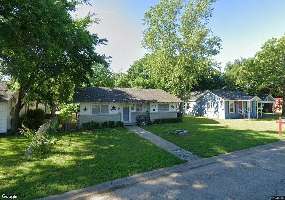 605 Lilly St, Cleburne, TX 76033 - photo 1