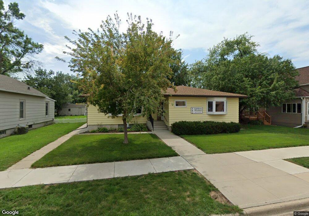 215 7th Ave SW, Aberdeen, SD 57401 - photo 1