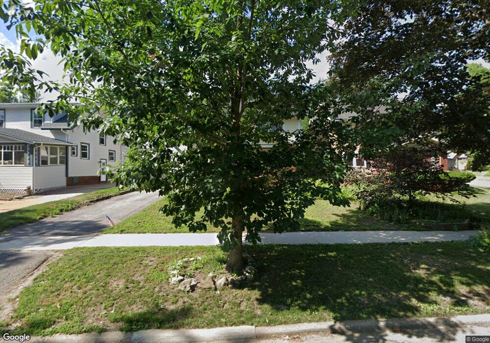 2307 Meadowbrook Dr SE, Cedar Rapids, IA 52403 - photo 1