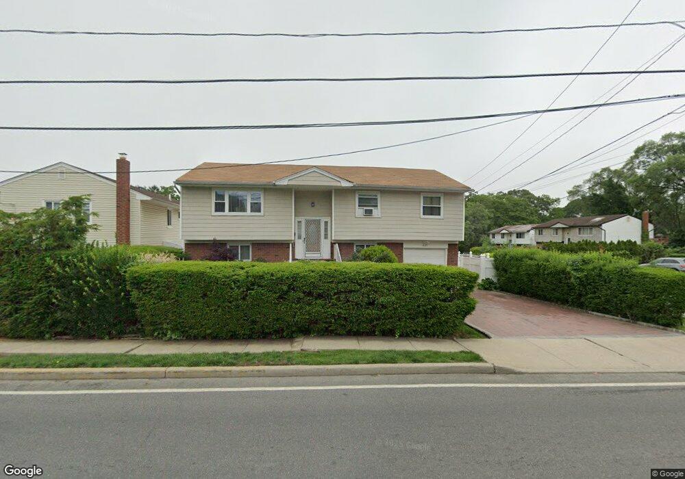 837 Woodfield Rd, West Hempstead, NY 11552 - photo 1