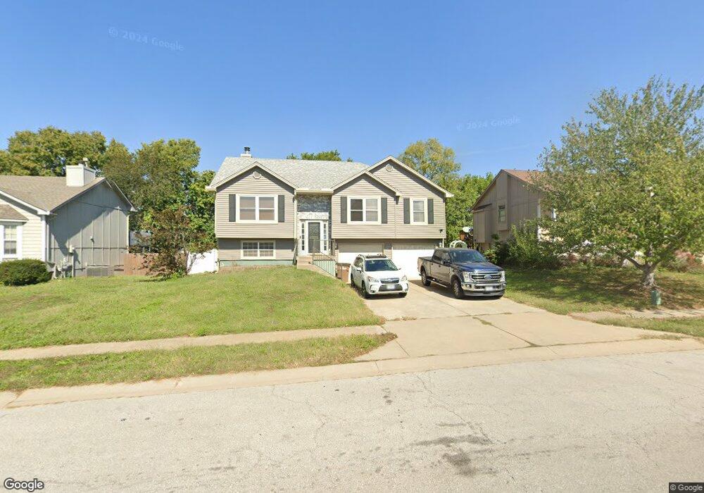 210 W Sierra Dr, Raymore, MO 64083 - photo 1