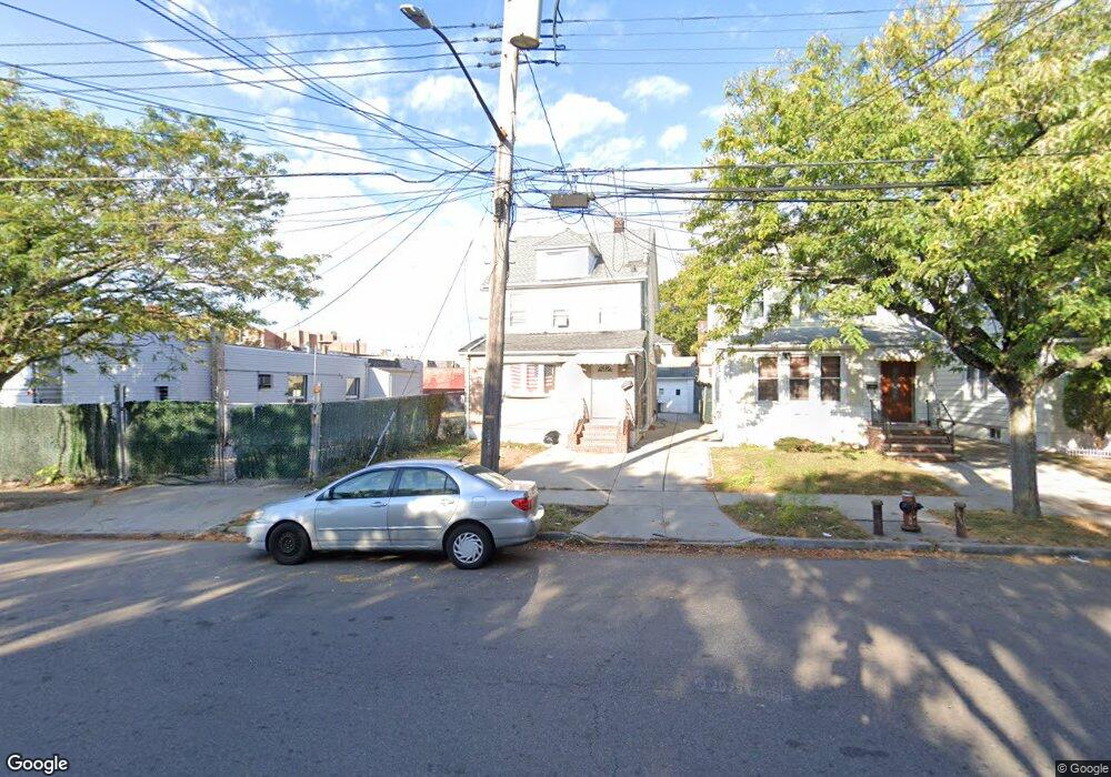 89-36 Gettysburg St unit 1st Fl, Jamaica, NY 11426 - photo 1