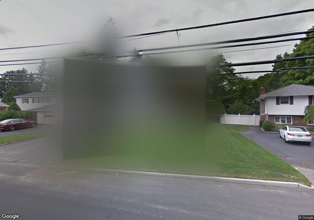 30 Kings Park Rd, ComMacK, NY 11725 - photo 1