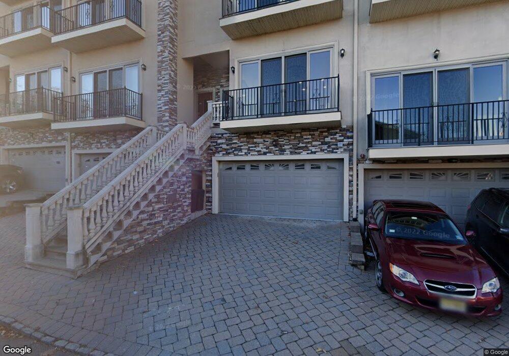 922 Undercliff Ave unit 2, Edgewater, NJ 07020 - photo 1