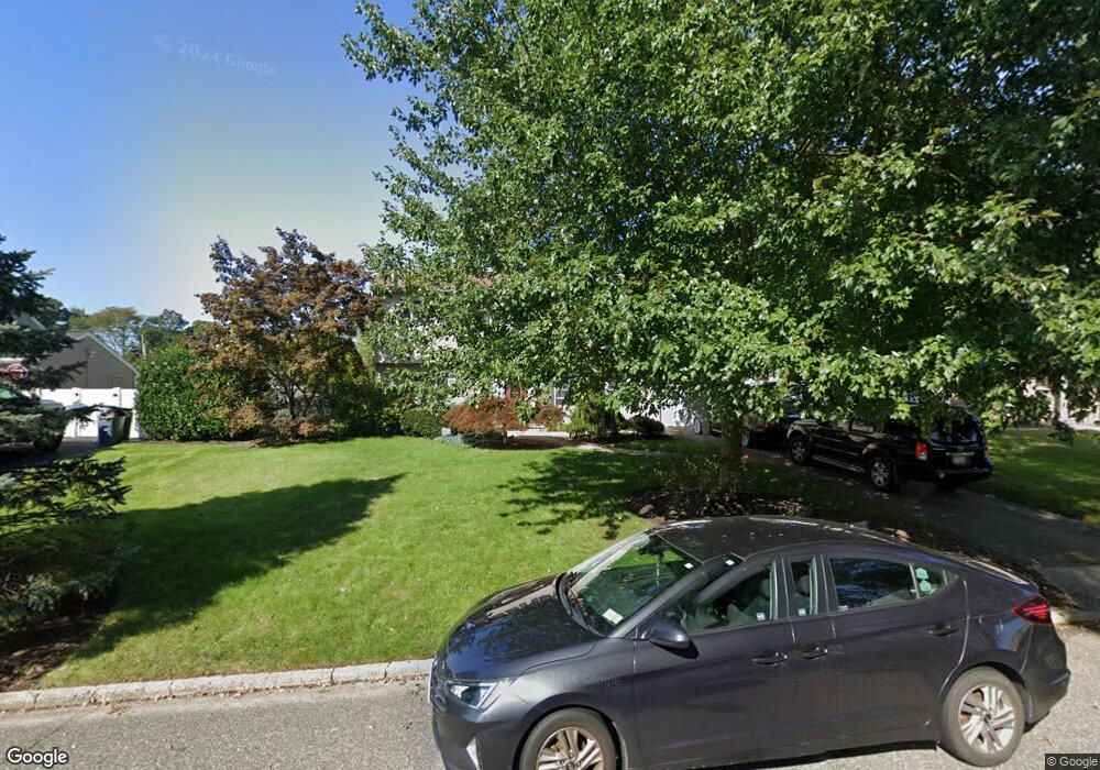 7 Clarissa Ln, ComMacK, NY 11725 - photo 1