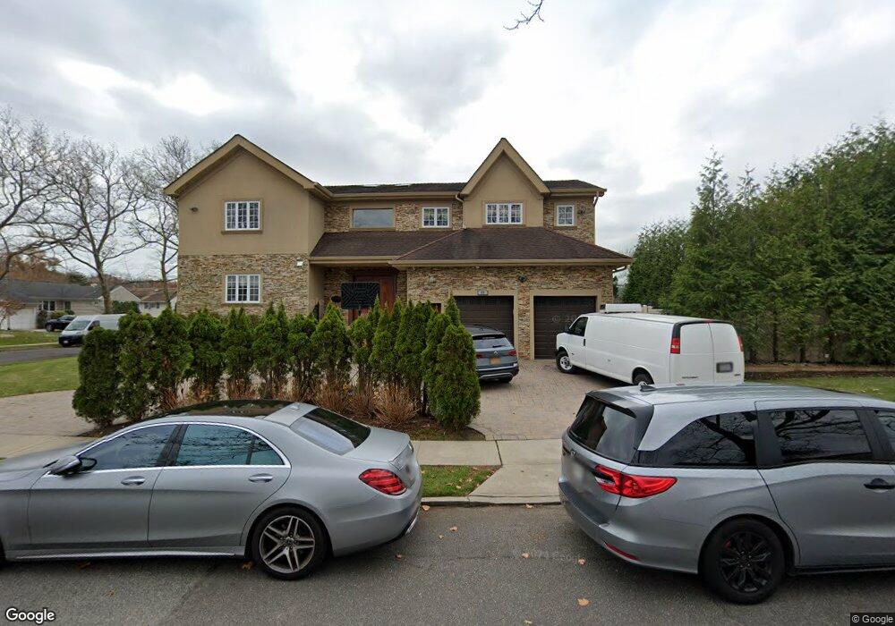 52 N Strathmore St, Valley Stream, NY 11581 - photo 1