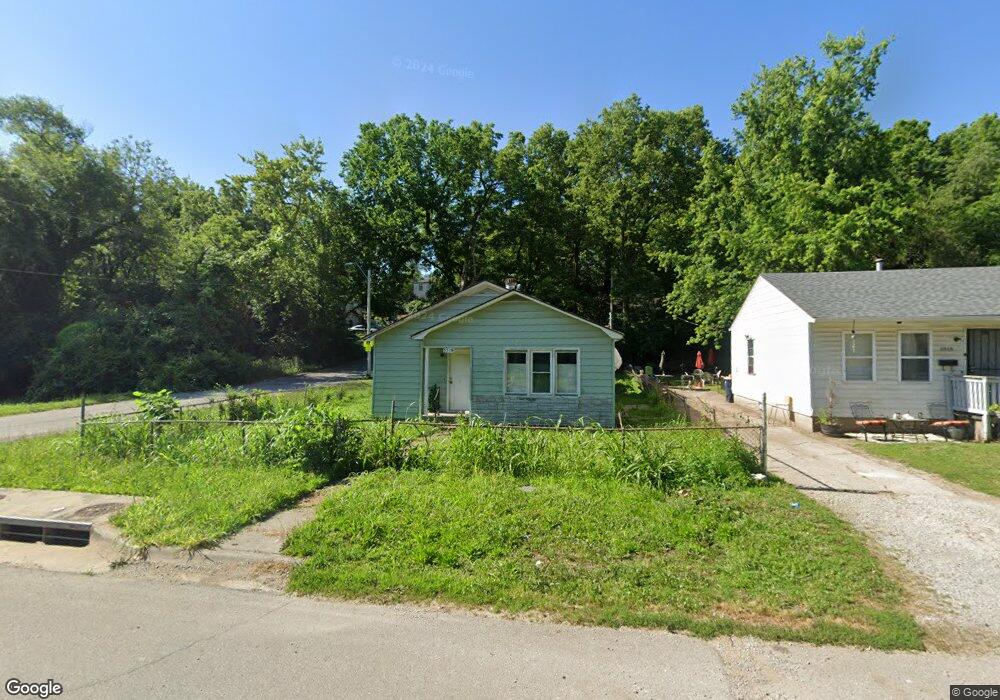 3519 E 69th St, Kansas City, MO 64132 - photo 1