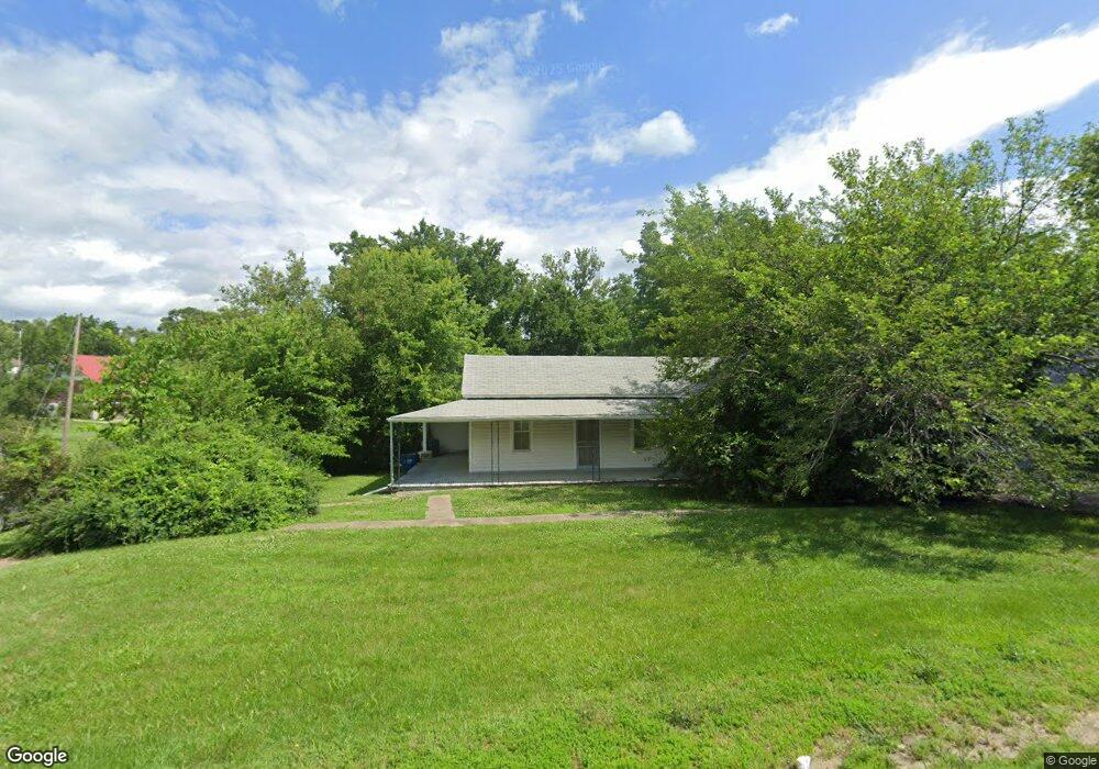 110 Washington St, Oskaloosa, KS 66066 - photo 1