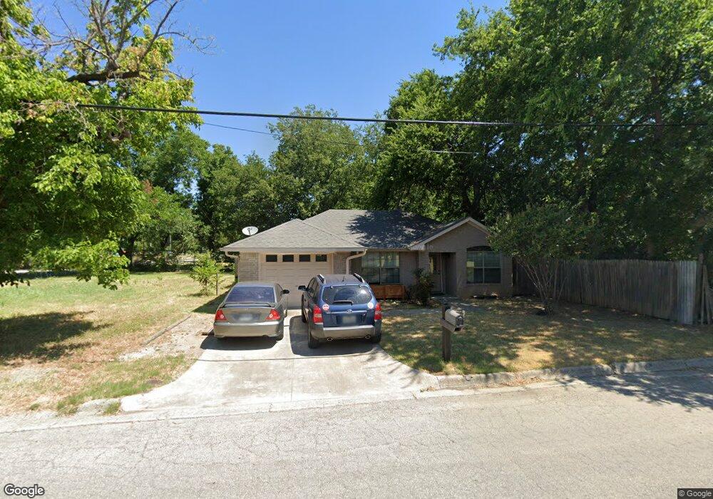 411 W Scott St, Gainesville, TX 76240 - photo 1