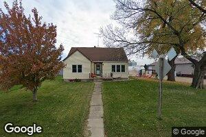 1004 Division St, Hull, IA 51239