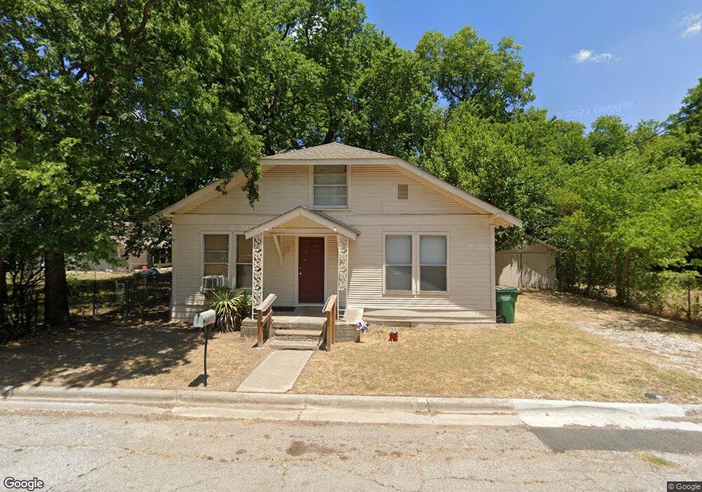 113 Mcclain St, Gainesville, TX 76240 - photo 1