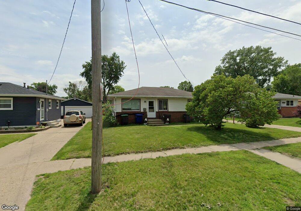 837 E Shawnee Ave, Des Moines, IA 50313 - photo 1