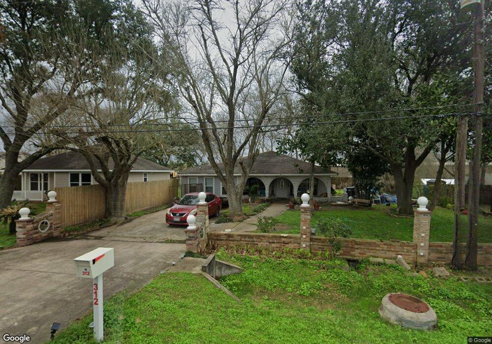 312 Lulac St, Alvin, TX 77511 - photo 1