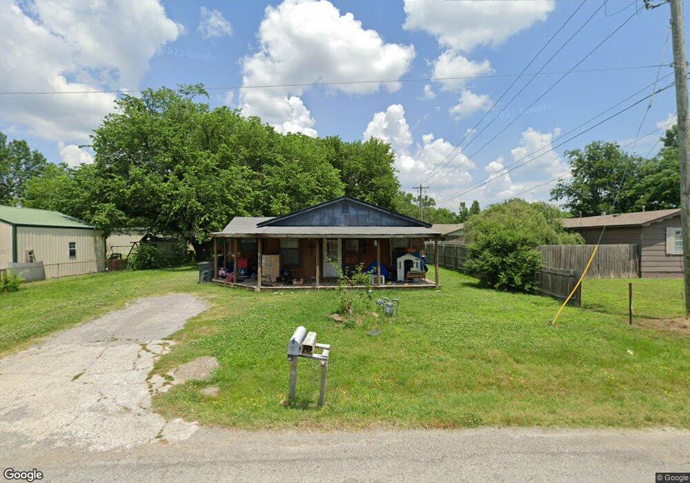 550 W Clay St, Chouteau, OK 74337 - photo 1